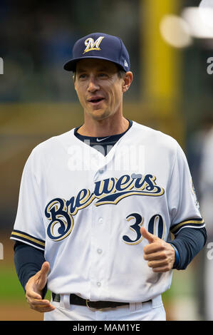 ST. LOUIS, MO - MAY 28: Milwaukee Brewers manager Craig Counsell looks over  his lineup during a MLB game between the Milwaukee Brewers and the St.  Louis Cardinals on May 28, 2022