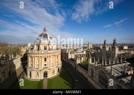 Oxford. England. View of Radcliffe Camera, Radcliffe Square with All Souls College to the right.   Designed by James Gibbs, built 1737–49 to house the Stock Photo