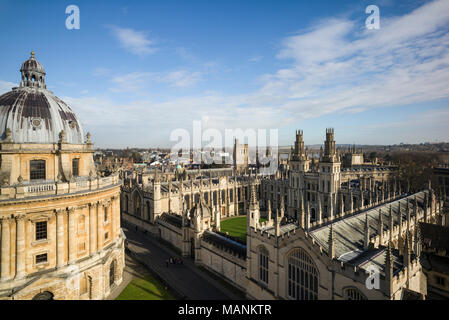 Oxford. England. View of Radcliffe Camera, Radcliffe Square with All Souls College.  Designed by James Gibbs, built 1737–49 to house the Radcliffe Sci Stock Photo