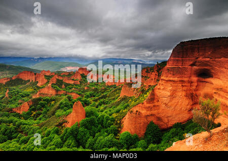 Breathtaking landscape of Las Médulas, once a roman gold mine. Nowadays a UNESCO World Heritage Site. Castilla y León, Spain Stock Photo