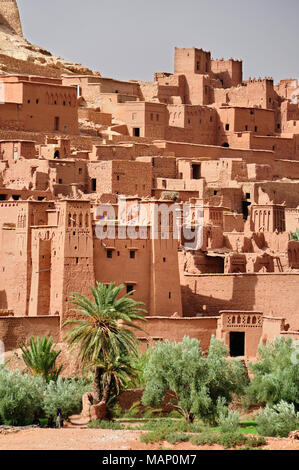 The historical fortified desert city (ksar) of Ait Benhaddou along the caravan route between the Sahara desert and Marrakech. A UNESCO World Heritage  Stock Photo
