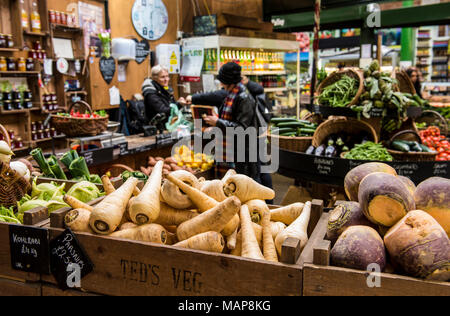 Fresh vegetables on market stall, Borough Market, Southwark, London, England, UK Stock Photo