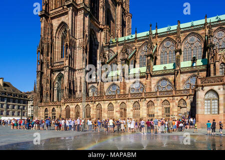 Tourists queuing to visit Notre-Dame cathedral, water jets fountain, Strasbourg, Alsace, France, Europe, Stock Photo