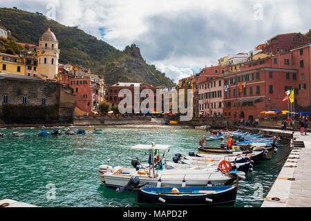 The beach, harbour and piazza, Vernazza, Liguria, Italy Stock Photo