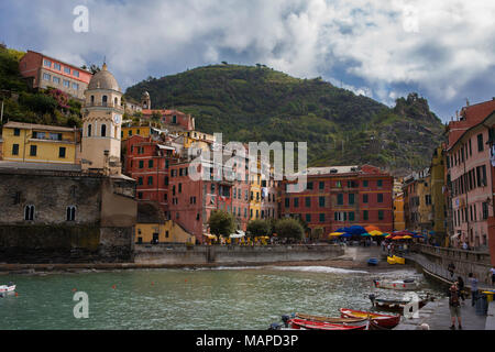 The beach, harbour and piazza, Vernazza, Liguria, Italy Stock Photo