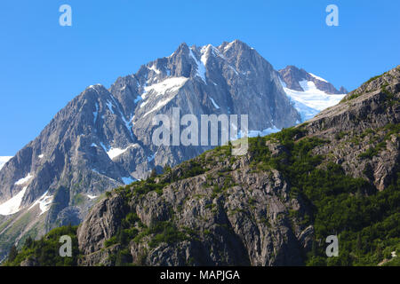 Alaska coastal glaciers and mountains in Kenai Fjords National Park Stock Photo