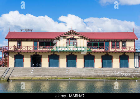 NEW ZEALAND WELLINGTON NEW ZEALAND The boatshed Wellington harbour Taranaki Street Wharf, Wellington, Wellington Waterfront new zealand north island Stock Photo