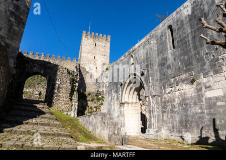 Leiria, Portugal. The Torre de Menagem (Keep) and the Church of the Castelo de Leiria (Leiria Castle) Stock Photo