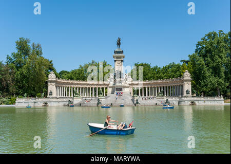 Young women on the boating lake in Buen Retiro park, Madrid, Spain Stock Photo