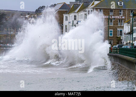 Penzance, Cornwall, UK. 4th April 2018.  A fast moving late winter storm brings waves as high as three storey hotels to the south west coast as Britain struggles to move properly in to Spring. Credit Mike Newman/Alamy Live News Stock Photo