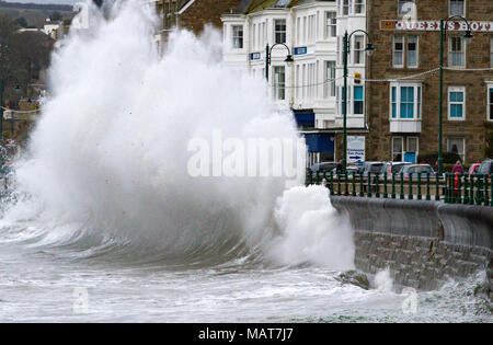 Penzance, Cornwall, UK. 4th April 2018.  A fast moving late winter storm brings waves as high as three storey hotels to the south west coast as Britain struggles to move properly in to Spring. Credit Mike Newman/Alamy Live News Stock Photo