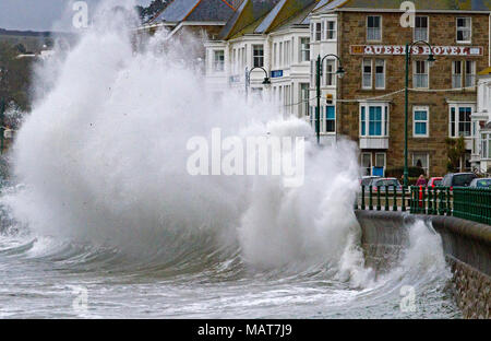 Penzance, Cornwall, UK. 4th April 2018.  A fast moving late winter storm brings waves as high as three storey hotels to the south west coast as Britain struggles to move properly in to Spring. Credit Mike Newman/Alamy Live News Stock Photo