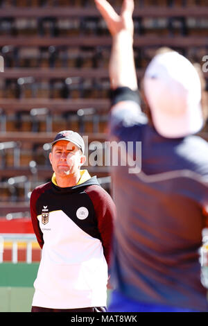 Valencia, Spain. 4th April, 2018. Germany's team captain Michael Kohlmann during the Davis Cup Quarterfinal match between Spain and Germany at the Plaza de Torros. Credit: Frank Molter/Alamy Live News Stock Photo