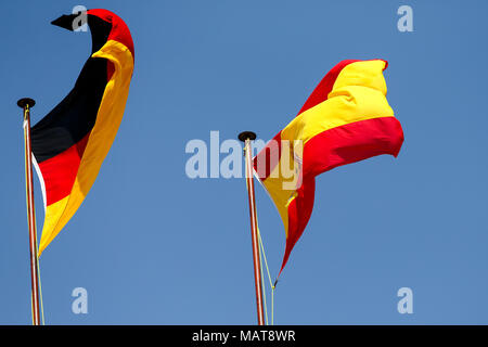 Valencia, Spain. 4th April, 2018. The spanish and german flag waving in the wind during the Davis Cup Quarterfinal match between Spain and Germany at the Plaza de Torros. Credit: Frank Molter/Alamy Live News Stock Photo