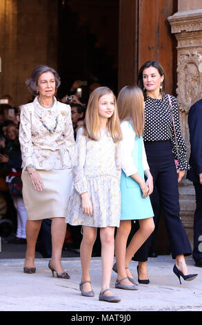 Palma De Mallorca, Spain. 01st Apr, 2018. Spanish Queen Sofia and Princess Leonore, Princess Sofia and Queen Letizia attends Eastermass in the Cathedral of Palma de Mallorca Photo just after the incident of Queen Letitia and Queen Sofia in the Cathedral Credit: Albert Nieboer -NO WIRE SERVICE- Credit: Albert Nieboer/RoyalPress/dpa/Alamy Live News Stock Photo