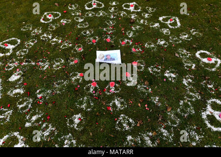 04 April 2018, Germany, Neumuenster: Hearts made of sand, stones and flowers and a portrait of former Catalan Regional President Carles Puigdemont decorate the lawn outside the correctional facility. Photo: Carsten Rehder/dpa Stock Photo