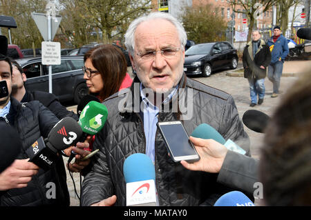 04 April 2018, Germany, Neumuenster: Ivo Vajgl (c), European parliamentarian and former Slovenian Exterior Minister, visits the correctional facility where former Catalan Regional President Carles Puigdemont is being detained since late March. Photo: Carsten Rehder/dpa Stock Photo