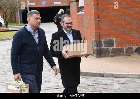 04 April 2018, Germany, Neumuenster: Josep Costa (r), Vice President of the Catalan parliament, brings a typewriter into the correctional facility where former Catalan Regional President Carles Puigdemont has been detained since late March. Photo: Carsten Rehder/dpa Stock Photo