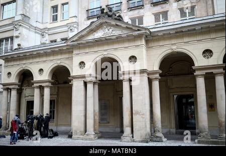 26 March 2018, Berlin, Germany: Journalists waiting infront of the Federal Ministry of Justice and Consumer Protection. A facebook representative has been recieved for an investigation regarding the Facebook Data scandal. Barley wants a detailed explanation on how this occured, as well as assurance that German users will not be affected. They also requested a plan from Facebook on how they will avoid such an occurance in the future. Photo: Kay Nietfeld/dpa Stock Photo