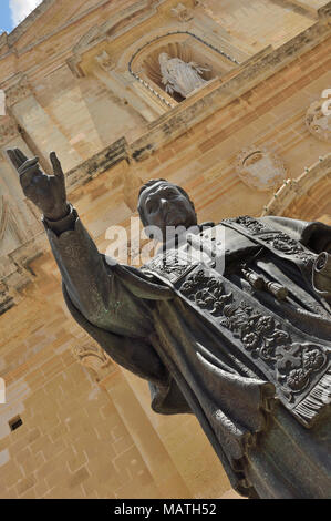 Statue of Papa Piju IX in front of the Cathedral within the citadel in Cathedral Square, Victoria (Rabat), Gozo, Malta, Europe Stock Photo