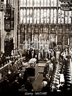 Family and dignitaries paying their respects in St George's Chapel, Windsor at the funeral of King George V Stock Photo