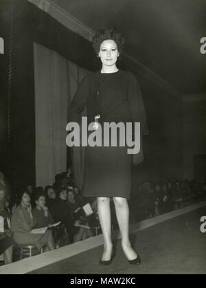 Model from the sixties walking on the catwalk, Italy Stock Photo