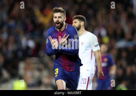 Barcelona, Spain. 4th Apr, 2018. GERARD PIQUE of FC Barcelona celebrates after scoring his side's third goal during the UEFA Champions League, quarter final, 1st leg football match between FC Barcelona and AS Roma on April 4, 2018 at Camp Nou stadium in Barcelona, Spain Credit: Manuel Blondeau/ZUMA Wire/Alamy Live News Stock Photo