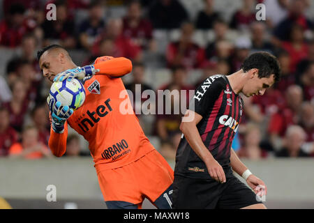 Curitiba, Brazil. 04th Apr, 2018. Sidão and Pablo during Atletico PR x São Paulo FC, match for the 4th phase of the Brazil Cup, held at the Arena da Baixada in Curitiba, PR. Credit: Reinaldo Reginato/FotoArena/Alamy Live News Stock Photo