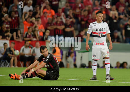 Curitiba, Brazil. 04th Apr, 2018. Pablo and Cueva during Atletico PR x São Paulo FC, match for the 4th phase of the Brazil Cup, held at the Arena da Baixada in Curitiba, PR. Credit: Reinaldo Reginato/FotoArena/Alamy Live News Stock Photo