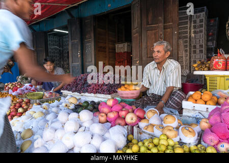 Obst auf dem Markt in Hpa-an, Myanmar, Asien  |  fruits on the Market in Hpa-an, Myanmar, Asia Stock Photo