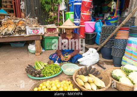 Markt in Hpa-an, Myanmar, Asien  |  Market in Hpa-an, Myanmar, Asia Stock Photo