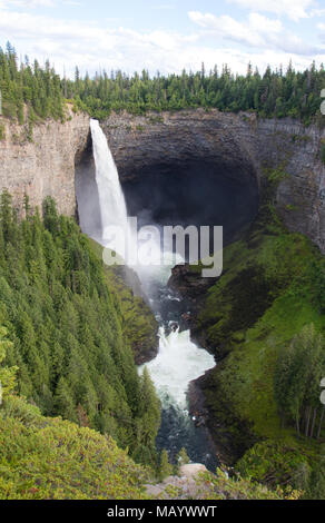 Helmcken Falls in Wells Gray Provincial Park near Clearwater, British Columbia, Canada Helmcken Falls is a 141 m waterfall on the Murtle River. Stock Photo