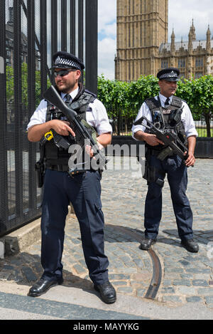 London, England, Uk. Armed Police Officer With A Heckler & Koch Mp5 9mm 