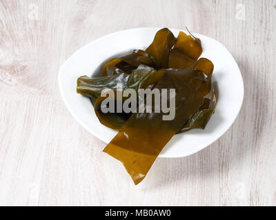 Kombu Kelp - Alga Kombu Kombu kelp is a large brown algae seaweed. Binomial  name: Laminaria Ochroleuca. It is an edible seaweed used extensively in J  Stock Photo - Alamy