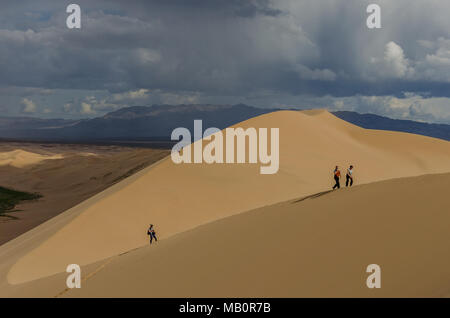 Climbing up the Khongoryn Els, Gobi Desert, Mongolia Stock Photo