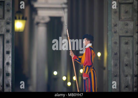 A member of the Pontifical Swiss Guard with halberd in Portone di ...