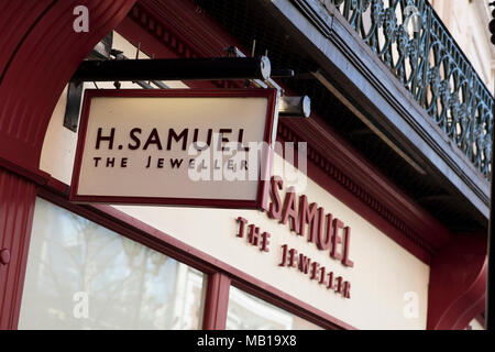 H Samuel store front, Lincoln, Lincolnshire, UK - 5th April 2018 Stock Photo