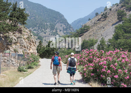 Couple walking to southern entrance to the Samaria Gorge. Agia Roumeli, Sfakia, Chania Region, Crete (Kriti), Greece Stock Photo