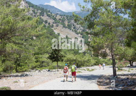 Couple walking to southern entrance to the Samaria Gorge. Agia Roumeli, Sfakia, Chania Region, Crete (Kriti), Greece Stock Photo