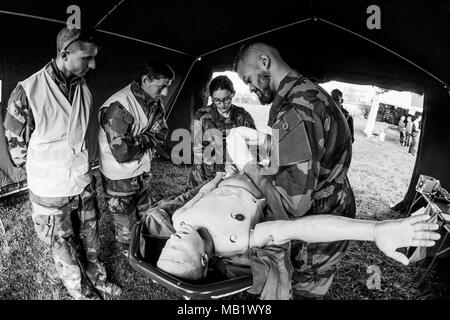 Aspirants military Physicians attend 'Ressac drill, Bron, France Stock Photo