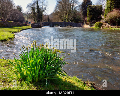 Peak District National Park. 5th Apr, 2018. UK Weather: visitors enjoying the glorious sunshine on Thursday after the wet Easter Bank Holiday break at Ashford on the Water, near Bakewell in the Peak District National Park Credit: Doug Blane/Alamy Live News