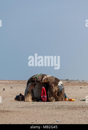 A somali hut called aqal in the desert, Awdal region, Lughaya, Somaliland Stock Photo