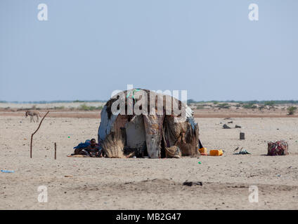 A somali hut called aqal in the desert, Awdal region, Lughaya, Somaliland Stock Photo