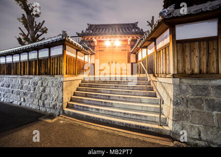 Stairs leading up to the entryway doors of Hosenji Temple in Suita City Stock Photo