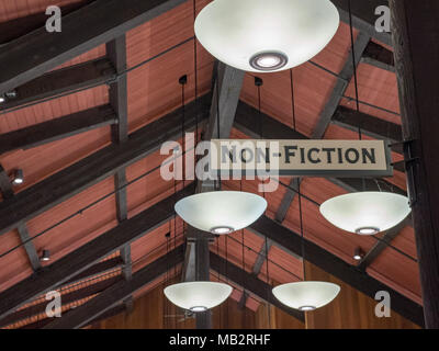 Non-fiction sign overhanging cabin library Stock Photo