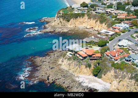 AERIAL VIEW. Large homes on a clifftop overlooking the Pacific Ocean. Two Rock Point, Laguna Beach, Orange County, California, USA. Stock Photo