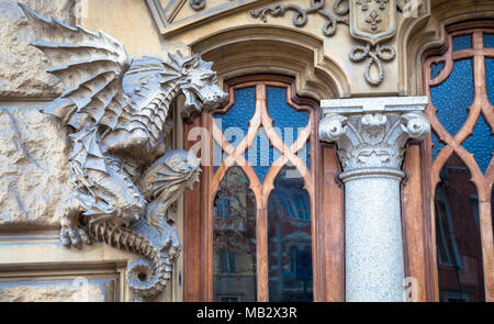 Turin, Corso Francia, Casa dei Draghi/Palazzo della Vittoria von Gottardo Gussoni (art nouveau house). Dragon detail on the facade. Stock Photo