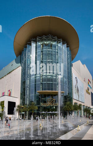 Louis Vuitton store in Siam Paragon mall, Bangkok, Thailand Stock Photo -  Alamy