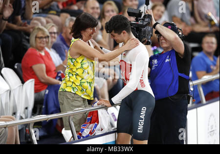 England's Charlie Tanfield (right) celebrates winning gold in the Men's 4000m Individual Pursuit Finals - Gold at the Anna Meares Velodrome during day two of the 2018 Commonwealth Games in the Gold Coast, Australia. Stock Photo
