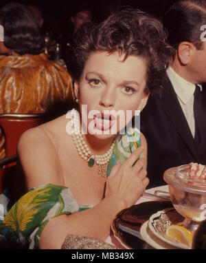 JUDY GARLAND (1922-1969) American singer and film actress about 1953 Stock Photo